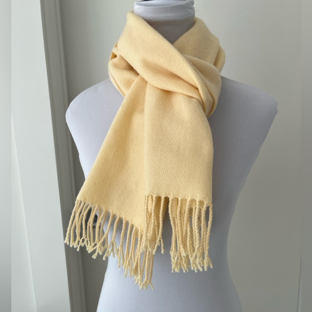 VINTAGE Martin for Avon Yellow Oblong Winter Scarf 100% Acrylic Made in Japan